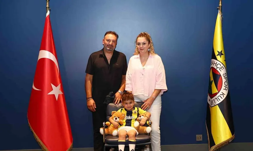 Fenerbahçeli minik taraftar Göktuğ, Aziz Yıldırım ile buluştu