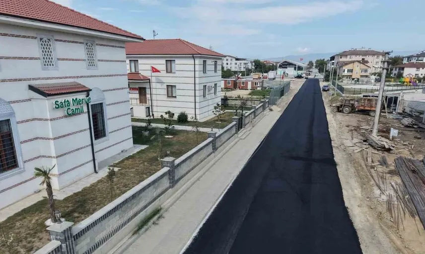 Başkan özlü, yerli otomobille asfaltlanan yolları test etti