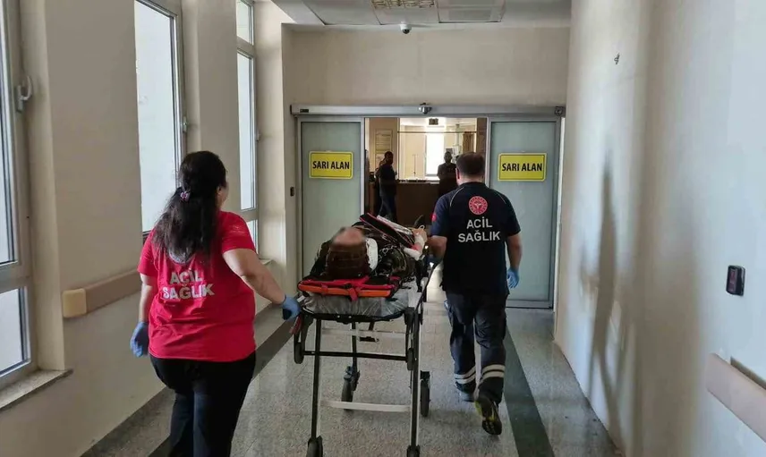 Adıyaman’da tütün yüklü römork devrildi: 8 kişi yaralandı