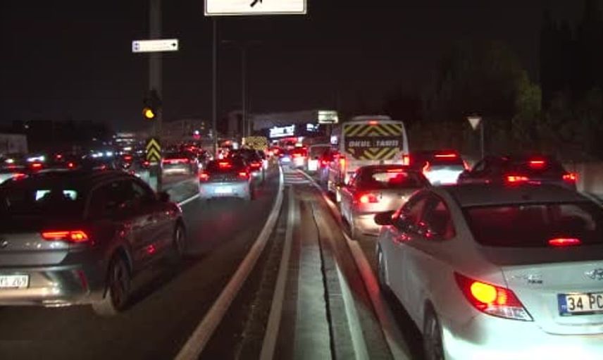 İstanbul'da mesai çıkışı trafik çilesi: Yoğunluk yüzde 87'ye ulaştı