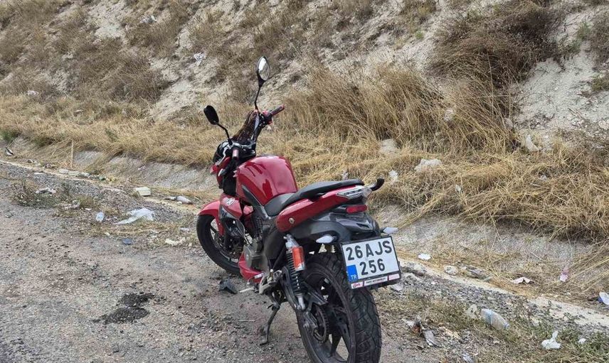 Eskişehir'de motosiklet kazası: Sürücü hastaneye kaldırıldı