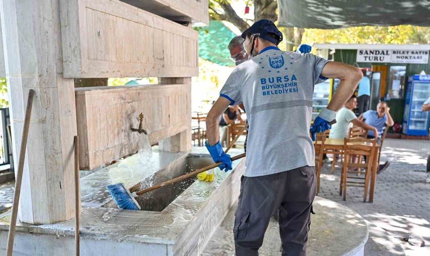 Bursa Büyükşehir Belediyesi gölyazı'da çevre düzenlemeleriyle turistleri ağırlamaya hazırlanıyor