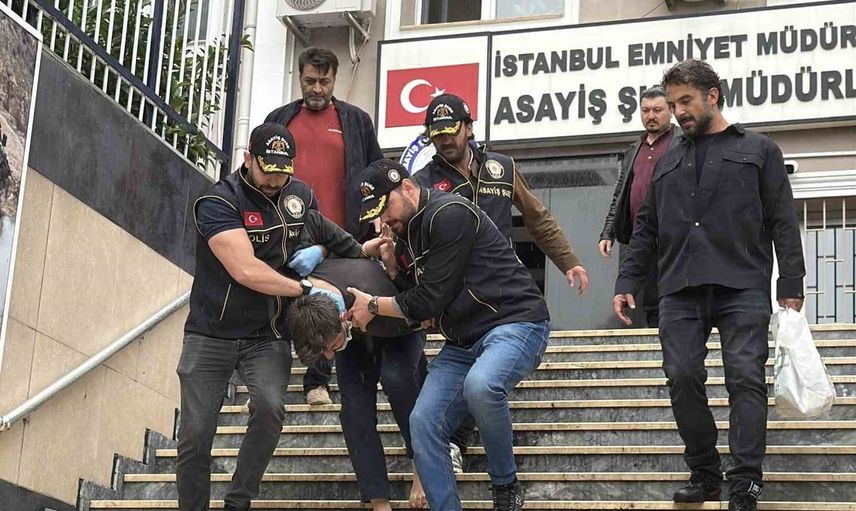 Eyüpsultan Camii'nde namazda tartışma büyüdü: İki kişi adliyeye sevk edildi