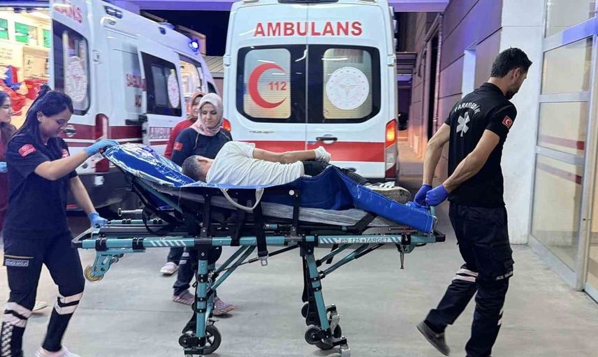Adıyaman'da kesici aletle kendisine zarar veren kişi hastaneye kaldırıldı