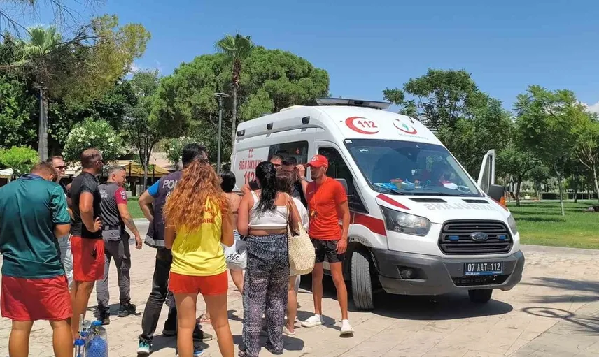 Antalya'da denizde boğulma tehlikesi geçiren genç kurtarıldı