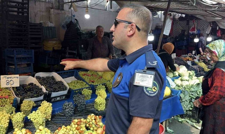 Bolu’da semt pazarlarında fiyat etiketi denetimi yapıldı