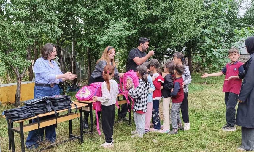 Muşlu polis memuru ile köy çocukları arasında umut dolu bağ