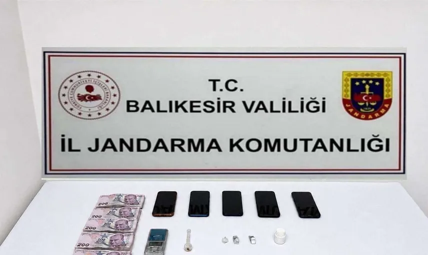 Balıkesir'de jandarmadan uyuşturucuya karşı etkili operasyon: 21 gözaltı