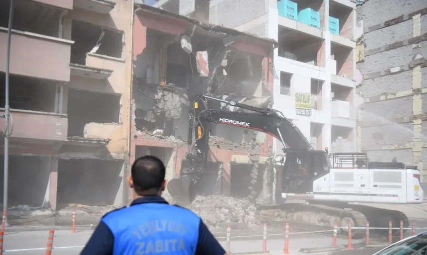 Yeşilyurt Belediyesi'nden metruk yapılar için alınan önemli önlemler