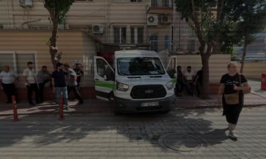 Adana’da eski eşinin cinayetine kurban giden kadının cenazesi aileye teslim edildi