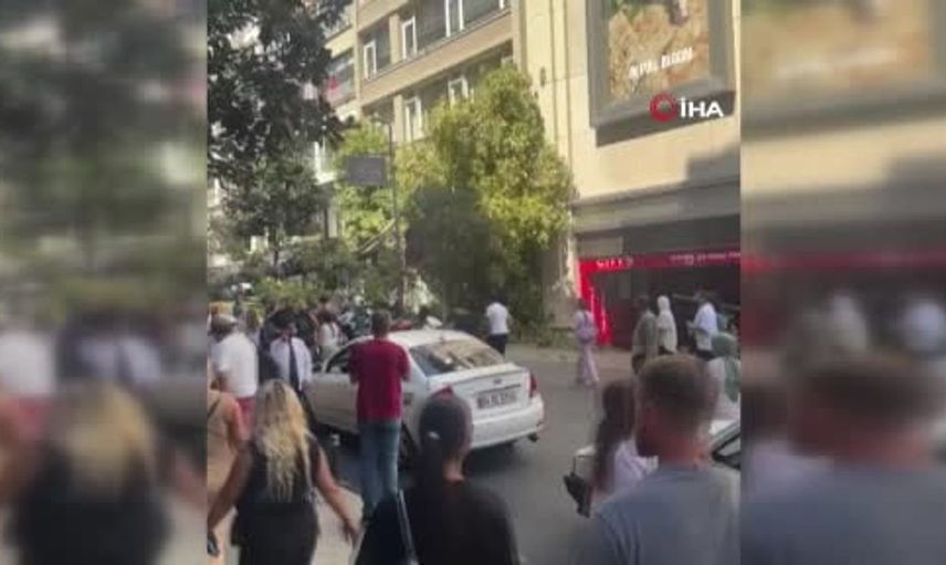 Nişantaşı'nda devrilen çınar ağacı iki araca hasar verdi