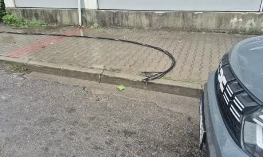 Bartın'daki fırtına enerji hatlarını felç etti, ekipler seferber oldu
