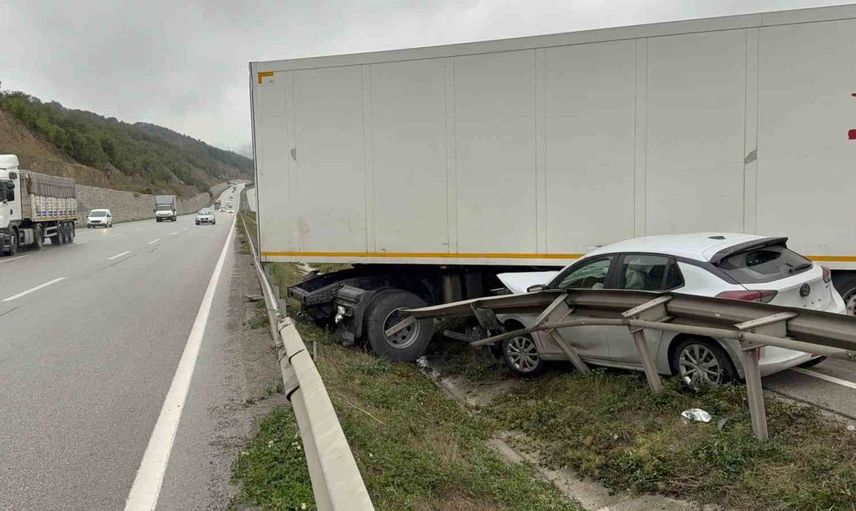 Samsun'da otomobil ile tır çarpıştı: iki kişi yaralandı