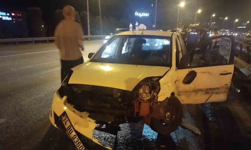 Ümraniye'de zincirleme trafik kazası: 3 kişi yaralandı