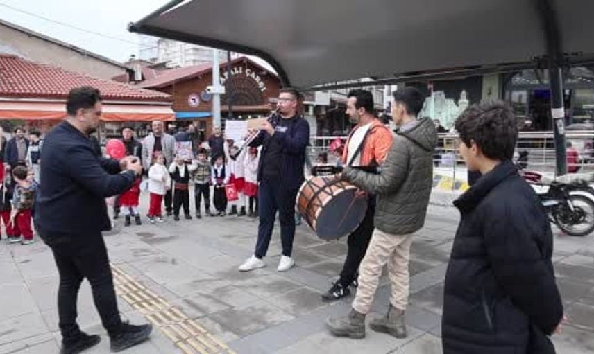 Cumhuriyet Bayramı'nda çocuklar duygusal anlar yaşattı
