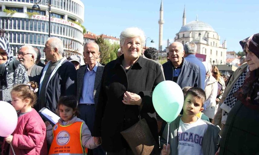 Bolu'da dünya yaşlılar günü için anlamlı yürüyüş gerçekleştirildi