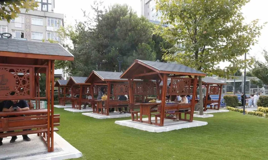 Bağcılar Belediyesi bahçesi sosyal hayatı canlandıracak alanlarla donatıldı
