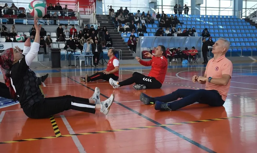 3 Aralık Dünya Engelliler Günü'nde Oturarak Voleybol Müsabakası Düzenlendi