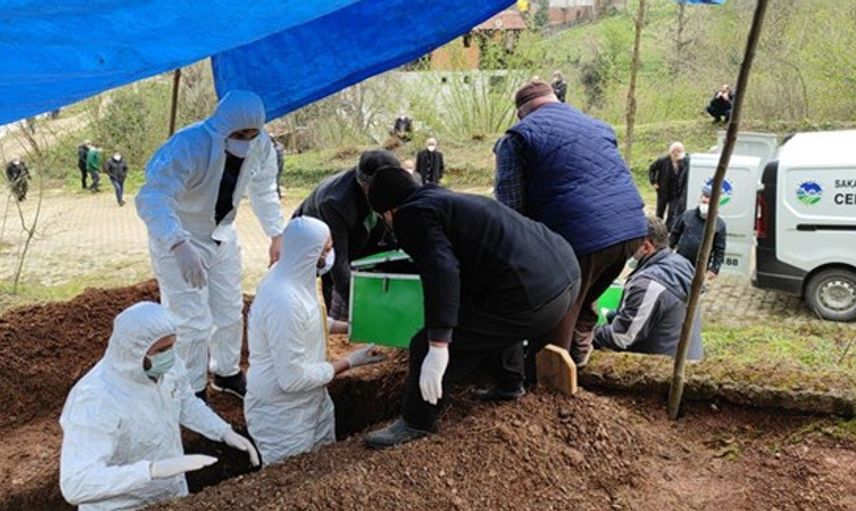 3 Haftada Aynı Aileden 5 Kişi Koronavirüsten Hayatını Kaybetti