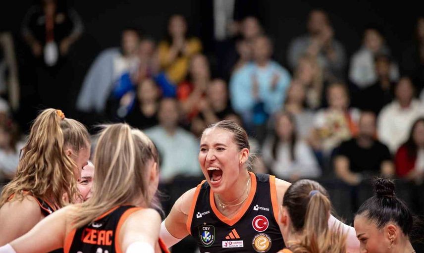 Eczacıbaşı Peron İstanbul, V. Bank'a 3-2'lik skorla yenildi