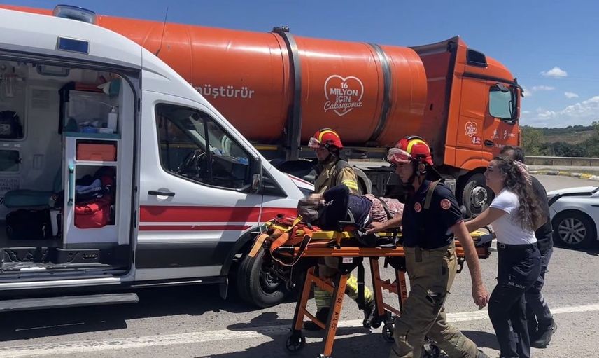 Pendik’te otomobillerin çarpıştığı kazada 2 kişi yaralandı