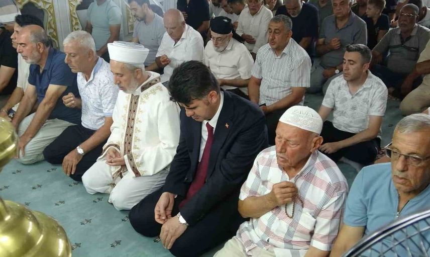 Kilis'te mevlid kandili coşkusu: Camiler dolup taştı