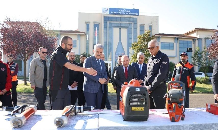 Düzce'de arama kurtarma derneğine malzeme desteği: Vali Makas'tan anlamlı destek