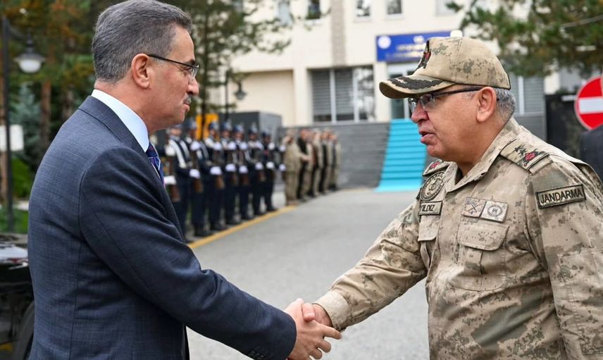 Erzurum valisi Aydın Baruş, tümgeneral Cengiz Yıldız'ı ziyaret etti