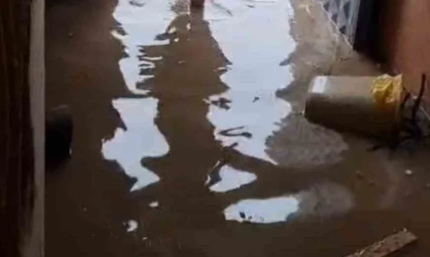 Adana'da sağanak yağış hayatı olumsuz etkiledi