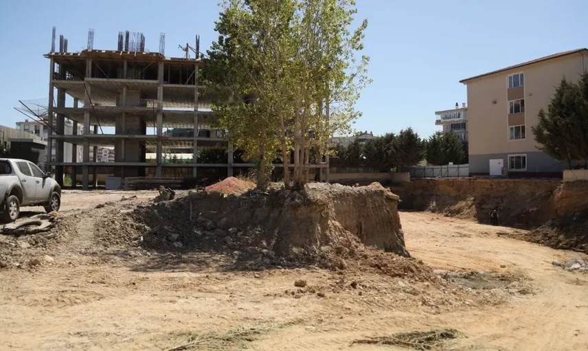 Mütareke İlkokulu'ndaki çökme sonrası AK Parti heyeti inceleme yaptı