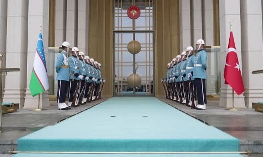 Cumhurbaşkanı Erdoğan, Özbekistan'ın lideri Mirziyoyev ile kritik görüşme gerçekleştirdi