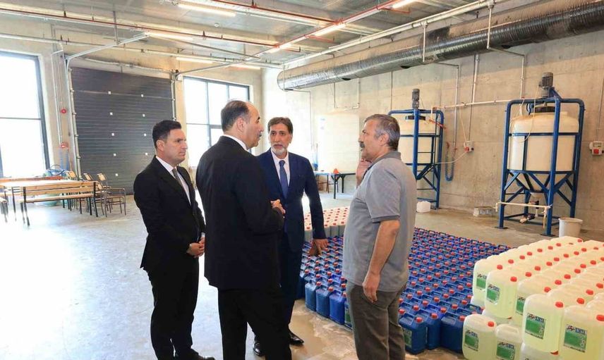 Elazığ'daki Gazi MTAL, temizlik malzemesi üretimiyle öğrencilere kazanç sağlıyor
