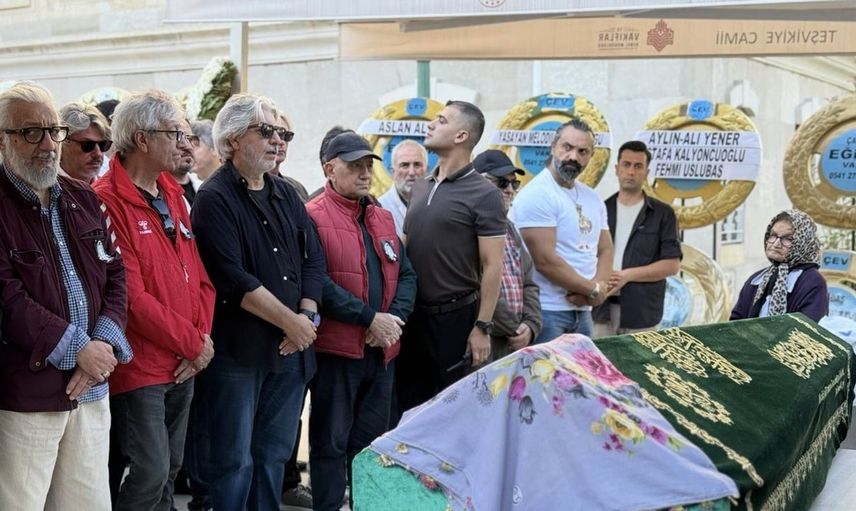 Türk tiyatrosunun duayeni necla uygur ebediyete uğurlandı