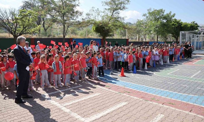 Eğitim yılına merhaba diyen başkan: Özdoğan, öğrencilerle buluştu