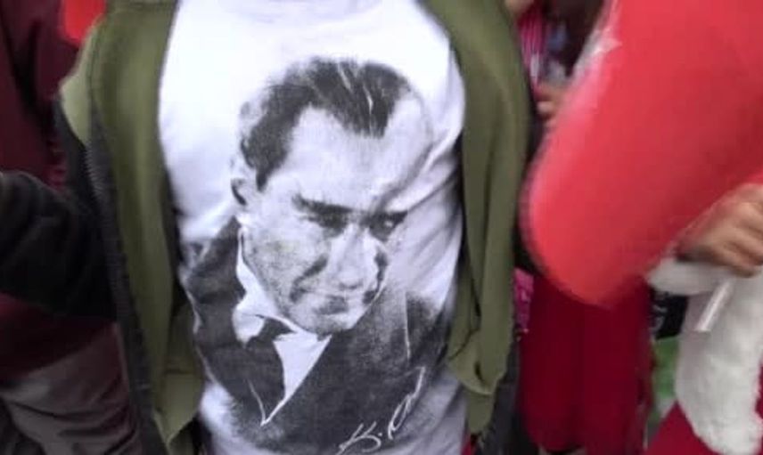 Cumhuriyet coşkusu Diyarbakır sokaklarında yankılandı