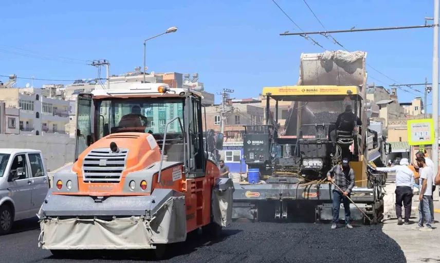 Şanlıurfa'da tarihi güzergah için asfalt çalışmaları devam ediyor