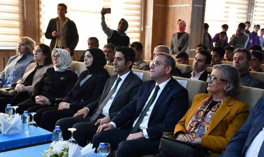Sarıkamış Fen Lisesi'nde eğitimde devrim: yaşayan kütüphane açıldı