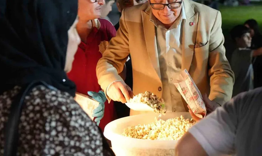 Kırıkkale'de açık hava sineması etkinliği büyük ilgi gördü