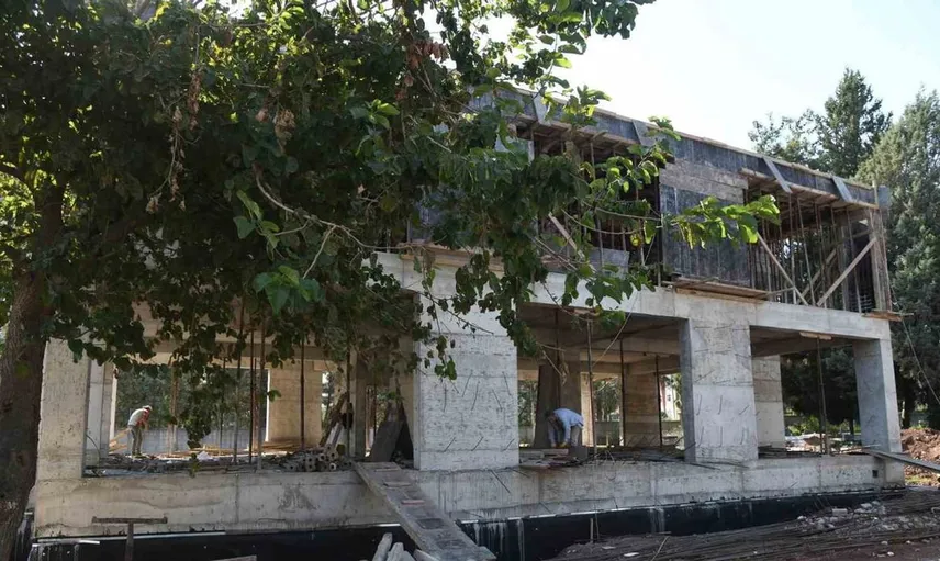 Osmaniye mezarlıklar müdürlüğü için modern hizmet binası inşaatı sürüyor