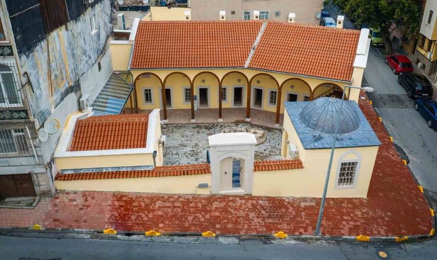 Fatih’te aslına uygun yeniden inşa edilen tarihi medrese kültürel mirası canlandırıyor