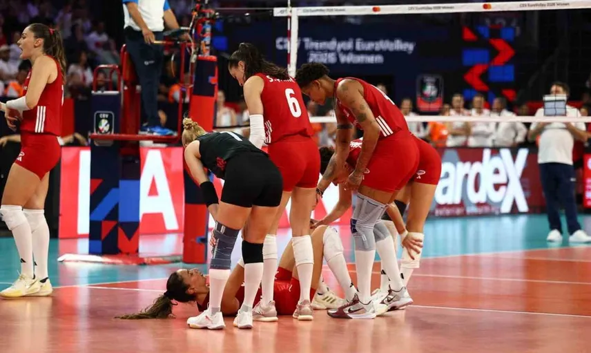Türkiye, Avrupa Voleybol Şampiyonası'nda Polonya'yı son setle geçemedi