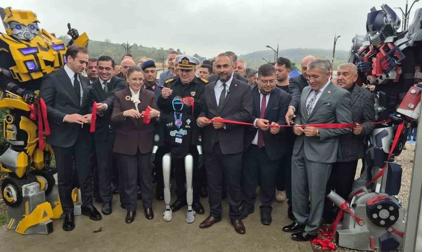 Bartın Bilim Festivali'nde insansız hava aracı ve dans eden robot dikkat çekti