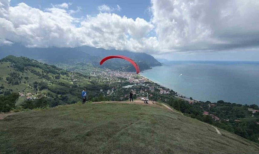 Artvin'de yamaç paraşütü şampiyonası başladı: heyecan dorukta