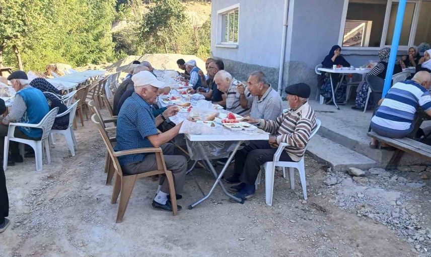 Şeyhçakır köyünde geleneksel hayır yemeği coşkuyla yapıldı