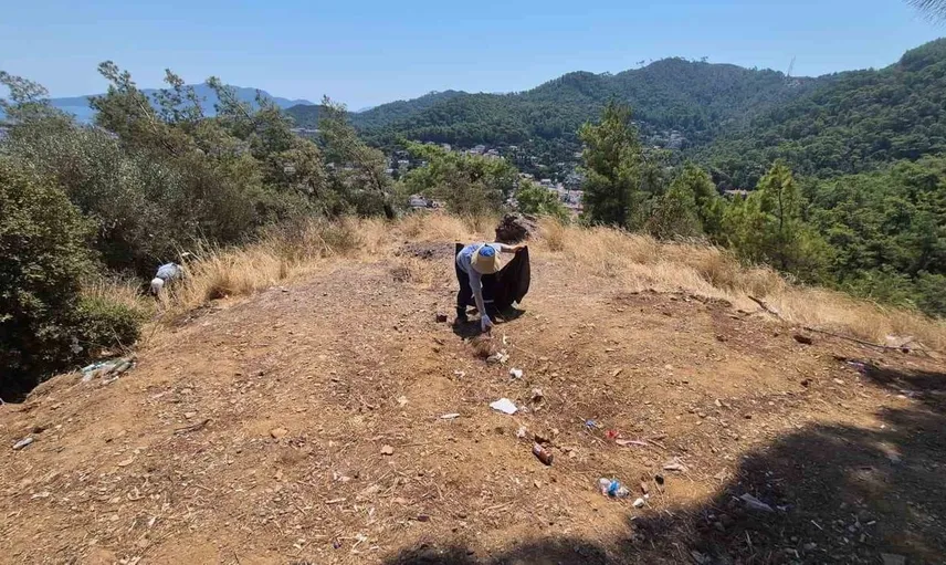 Marmaris'te seyir terasları için temizlik seferberliği