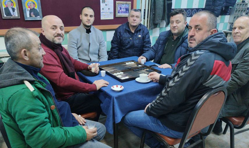 32 Binde Bir İhtimal Gerçek Oldu: Tavla Turnuvasında Abi Kardeş Eşleşti