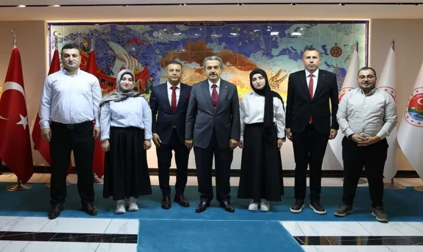 Şırnak'ın gururu ikiz kardeşler tıp fakültesini kazanarak valiyi ziyaret etti
