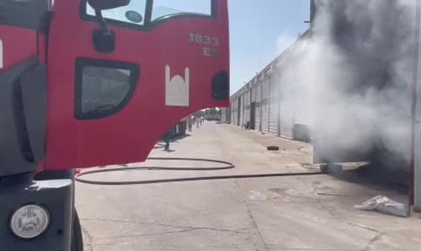 Mardin’de depoda çıkan yangında iş makinesi zarar gördü