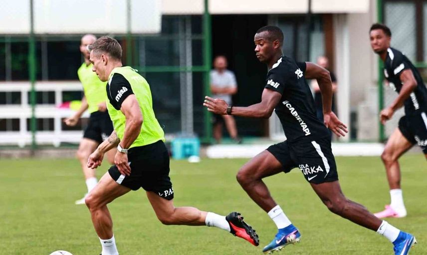 Beşiktaş, Hradec Kralove maçı için antrenmanlarına devam ediyor