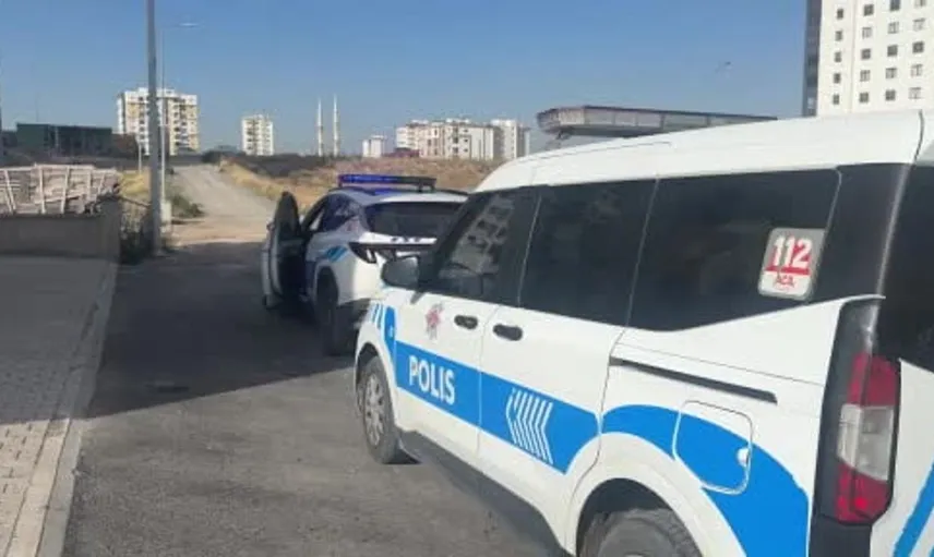 Uzaklaştırma kararının sona ermesinin ardından eve merdivenle girdi